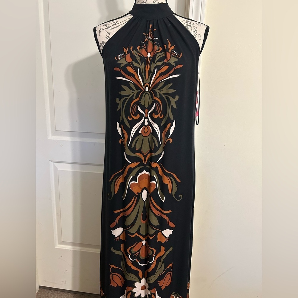 Vince Camuto: Elegant Black Floral Maxi Dress - Picture 2 of 6